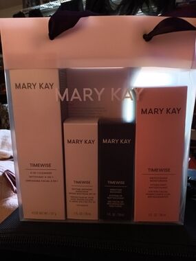Mary Kay TimeWise Set in Pink, White, Black